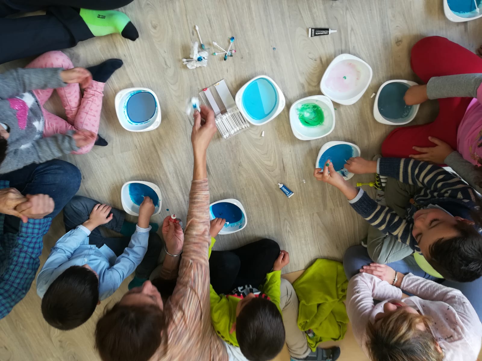 Cuatro experimentos científicos para disfrutar con toda la familia